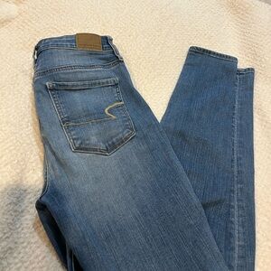 Women’s American Eagle skinny jeans. Size 4 regular